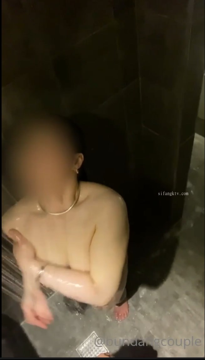 2800网约极品外围 甜美温柔身材好 尤物温柔如水又听话 配合啪啪娇喘不断